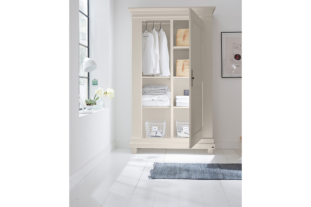 Schrank im Landhausstil