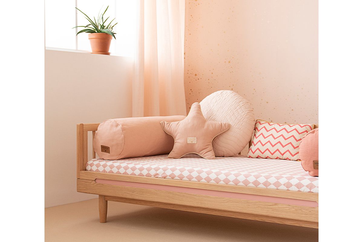 Kinderbett aus Holz