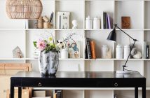 Wandschrank und großer Tisch