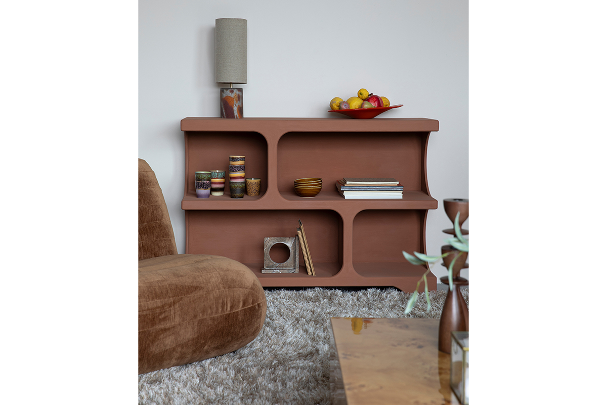 Erdige Farben wie beim einem der Wohntrends 2026 zu sehen im Wohnzimmer