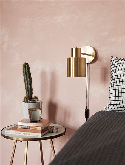Die moderne Wandleuchte aus  Metall von HÜBSCH Interior gibt es in zwei Farben. Jetzt Bestellen #haken# Große Auswahl #haken# Online-Shop #haken#