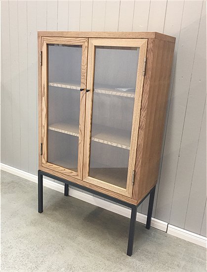 LV00765 Schrank Glastüren, Einlegeböden 2