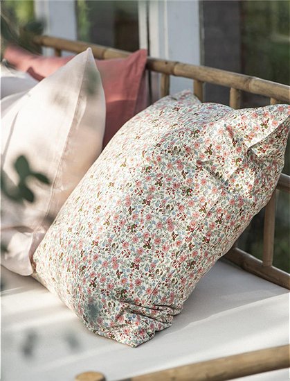 Kissenbezug mit Blumen von Ib Laursen &#9733; Kundenbewertung "Sehr gut" &#9733; 10&euro; Neukundenrabatt &#9733; Schnell verschickt &#9733; Günstig bei car-Moebel.de