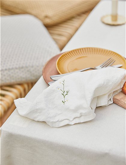 Stoffserviette mit Blumenstickerei v. Ib Laursen &#9733; Kundenbewertung "Sehr gut" &#9733; 10&euro; Rabatt für Neukunden &#9733; Schnell verschickt &#9733; Günstig bei car-Moebel.de