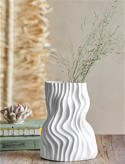 Vase Sahal, in weiß aus Keramik v. Bloomingville &#9733; Kundenbewertung "Sehr gut"  &#9733; 10&euro; Neukundenrabatt &#9733; Schnell verschickt &#9733; "Neu" jetzt entdecken