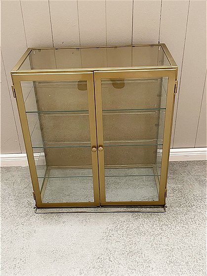LV02011 Nordal Vitrine, gold  2
