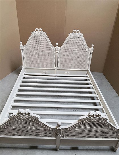 LV02082 Bett m. Geflecht 2
