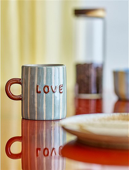 Cherish Becher aus Steingut von Bloomingville ★ Kundenbewertung "Sehr gut"  ★ 12&percnt; Neukundenrabatt ★ Schnell verschickt ★ Bloomingville "Neu" entdecken!