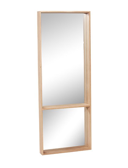 Schöner Spiegel aus Eichenholz von HÜBSCH Interior. Der Spiegel im skandinavischem Design hat eine praaktische Ablage.