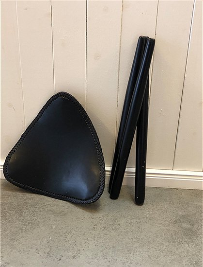 dreibeiniger Hocker Nr.428 3