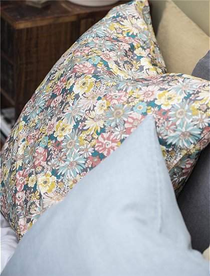 Kissenbezug mit Blumen von Ib Laursen &#9733; Kundenbewertung "Sehr gut" &#9733; 10&euro; Neukundenrabatt &#9733; Schnell verschickt &#9733; Günstig bei car-Moebel.de