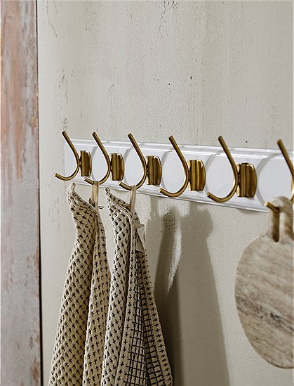 Wandgarderobe Haken von Nordal &#10003;aus Holz & Messing &#10003;6 Haken &#10003;für Kleiderbügel geeignet &#10003;minimalistisch &#10003;neu &#10003;jetzt entdecken