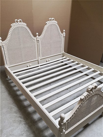 LV02082 Bett m. Geflecht 3