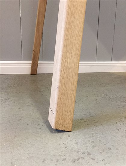 LV0761 Tisch, Holz, ausgestellte Beine 4