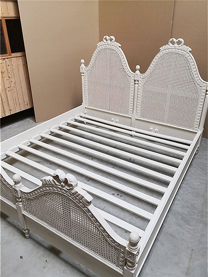 LV02082 Bett m. Geflecht 4