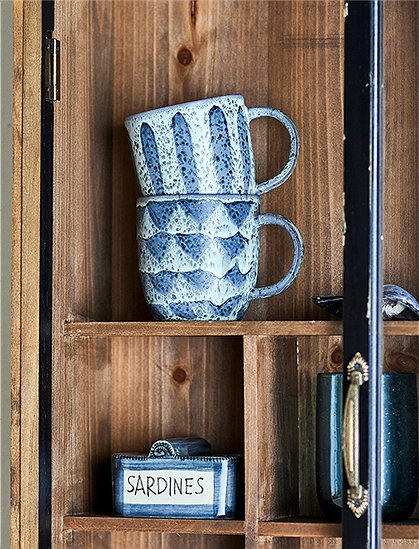 Hazem Vitrine in schwarz von Bloomingville ★ Kundenbewertung "Sehr gut"  ★ 12&percnt; Neukundenrabatt ★ Schnell verschickt ★ Bloomingville "Neu" entdecken!