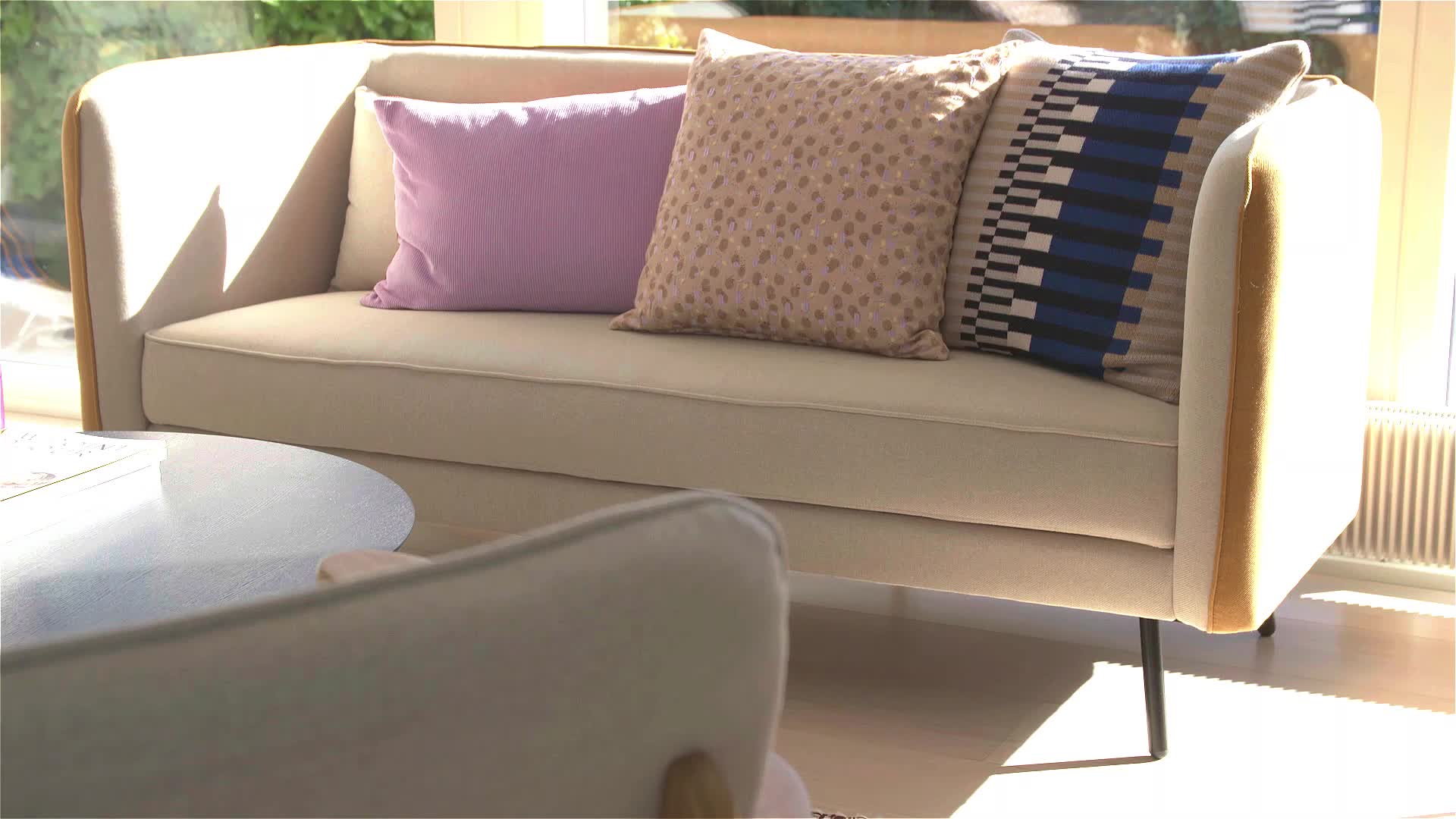 Sofa in beige und orange von HÜBSCH Interior &#9733; Kundenbewertung "Sehr gut" &#9733; 10&euro; Rabatt für Neukunden &#9733; Schnell verschickt &#9733; Günstig bei car-Moebel.de